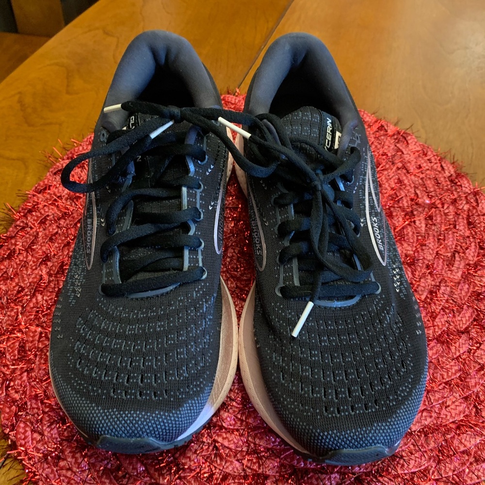 Brand New Brooks Woman’s Sneakers